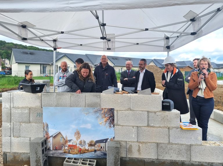 Atelier des Deux Anges - Première pierre, 15 maisons, Alizay